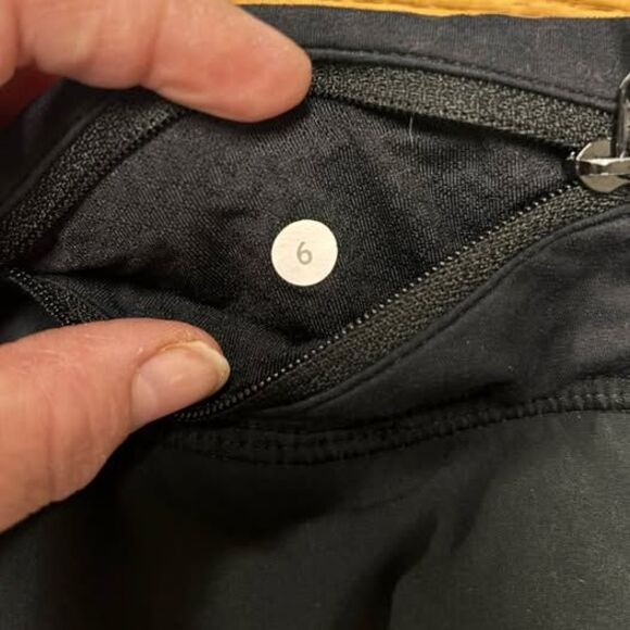 Lululemon black skort- size 6 - Picture 4 of 4